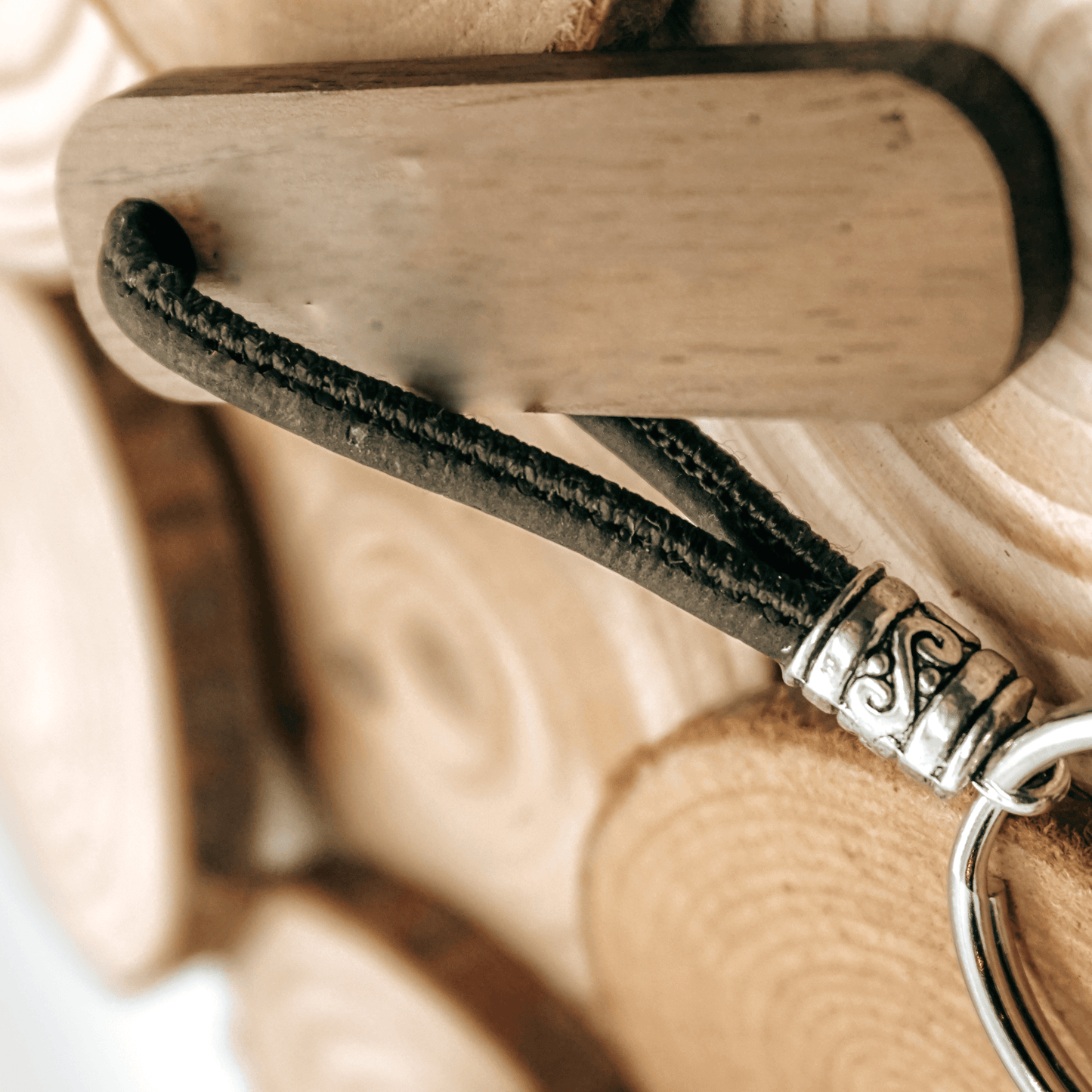 Schlüsselanhänger Runen - wood stud - Holzohrringe - Holzdeko und mehr