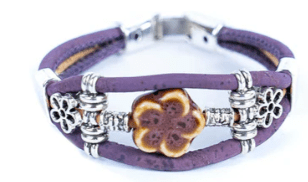 Kork Armband Gebrannte Blüte: lilafarbene Ausführung.