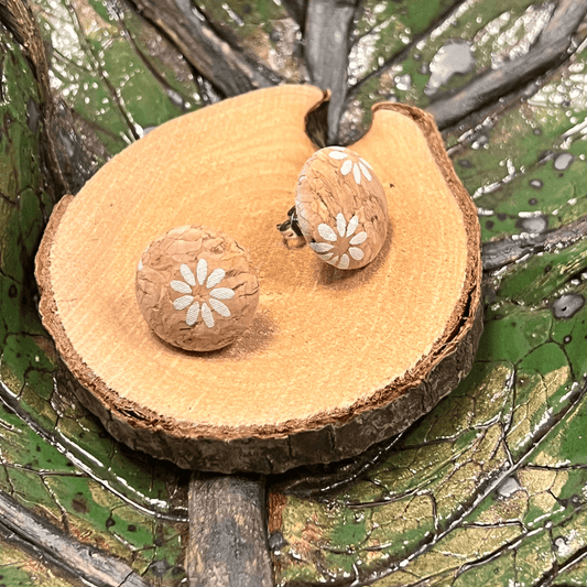 Korkohrstecker Blümchen - wood stud - Holzohrringe - Holzschmuck und mehr