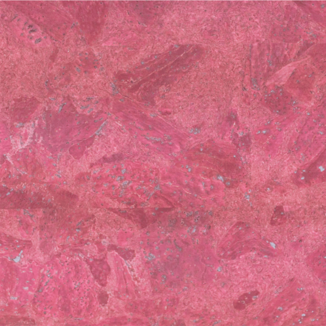 Nahaufnahme einer strukturierten rosa Marmoroberfläche mit Schattierungen von Rosa, Weiß und dezentem Grau - mit natürlichen Mustern, die an den eleganten Stil des umweltfreundlichen Ohrschmucks oder des Kork-Ohrsteckers von wood stud erinnern.