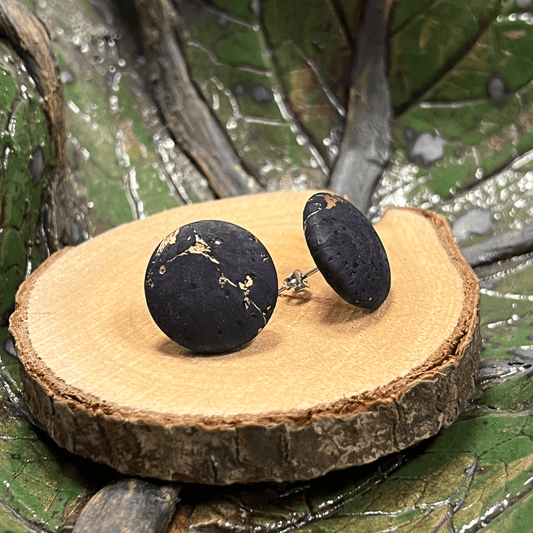 Korkohrstecker Nacht - Anthrazit mit goldenen Akzenten - wood stud - Holzohrringe - Holzschmuck und mehr