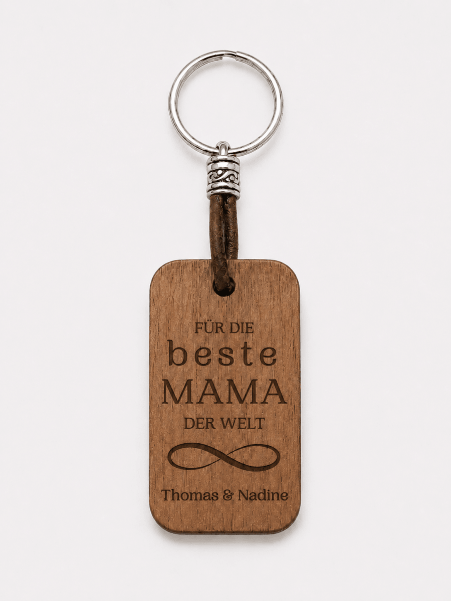 Holz-Schlüsselanhänger mit Beispielgravur: Schriftzug „beste Mama“.