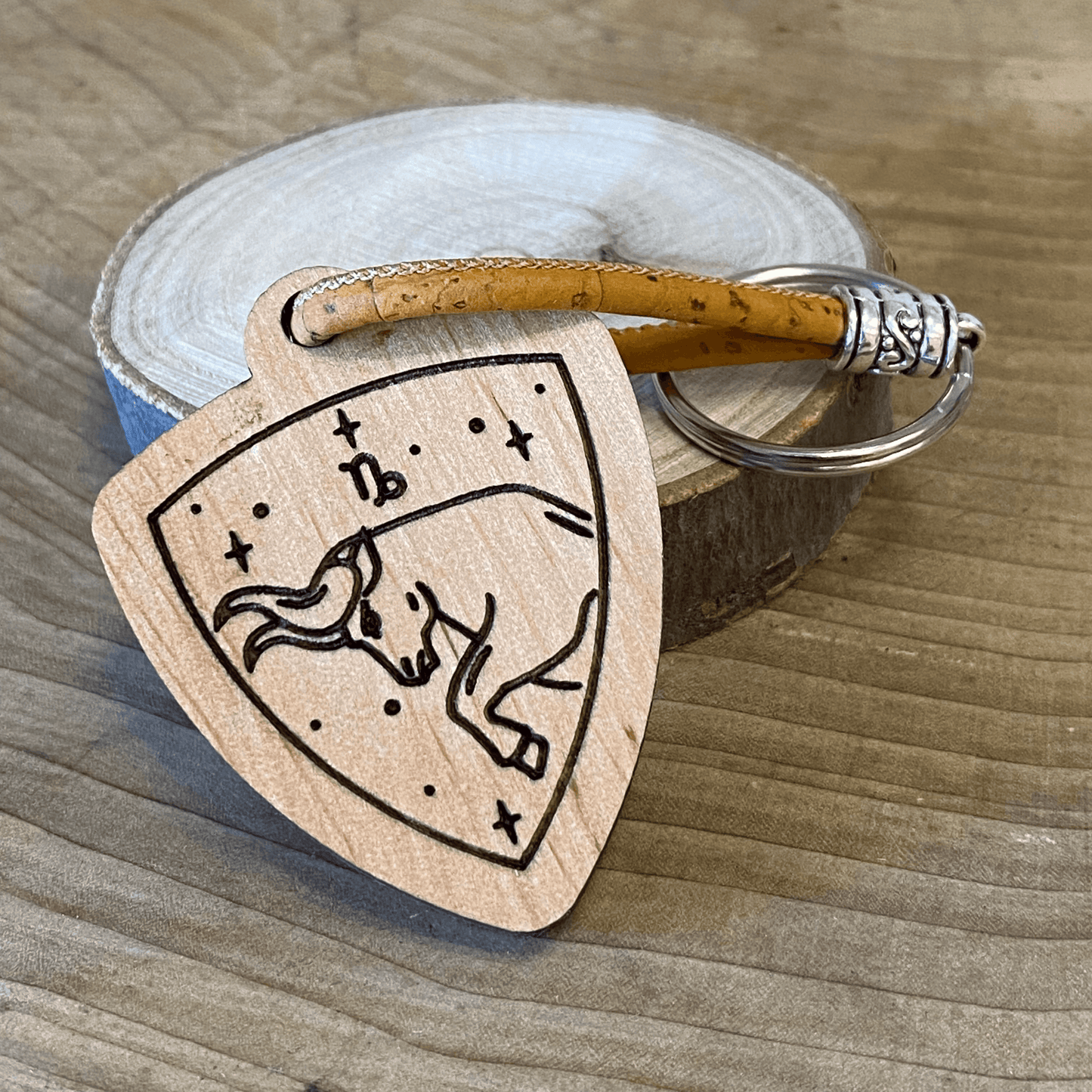 Handgefertigter Holz-Schlüsselanhänger - Steinbock - Sternzeichen - wood stud - Holzohrringe - Holzdeko und mehr