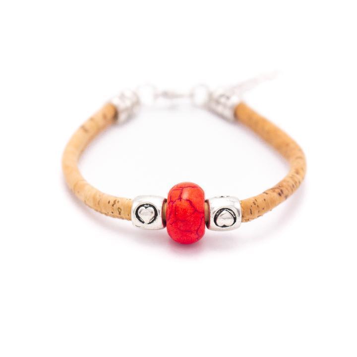 Kork Armband Perle: rote Perle von vorn.