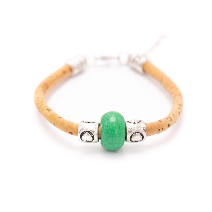 Kork Armband Perle: grüne Perle von vorn.