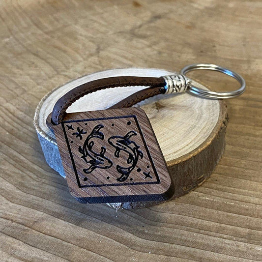 Handgefertigter Holz-Schlüsselanhänger - Fische - Sternzeichen - wood stud - Holzohrringe - Holzdeko und mehr