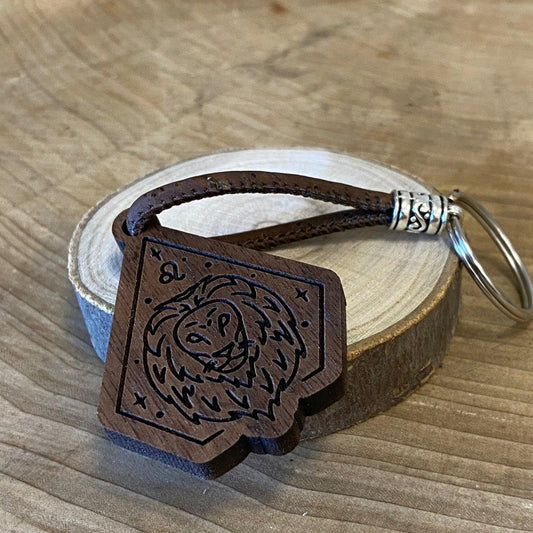Handgefertigter Holz-Schlüsselanhänger - Löwe - Sternzeichen - wood stud - Holzohrringe - Holzdeko und mehr