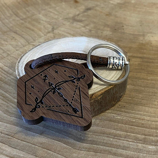 Handgefertigter Holz-Schlüsselanhänger - Schütze - Sternzeichen - wood stud - Holzohrringe - Holzdeko und mehr