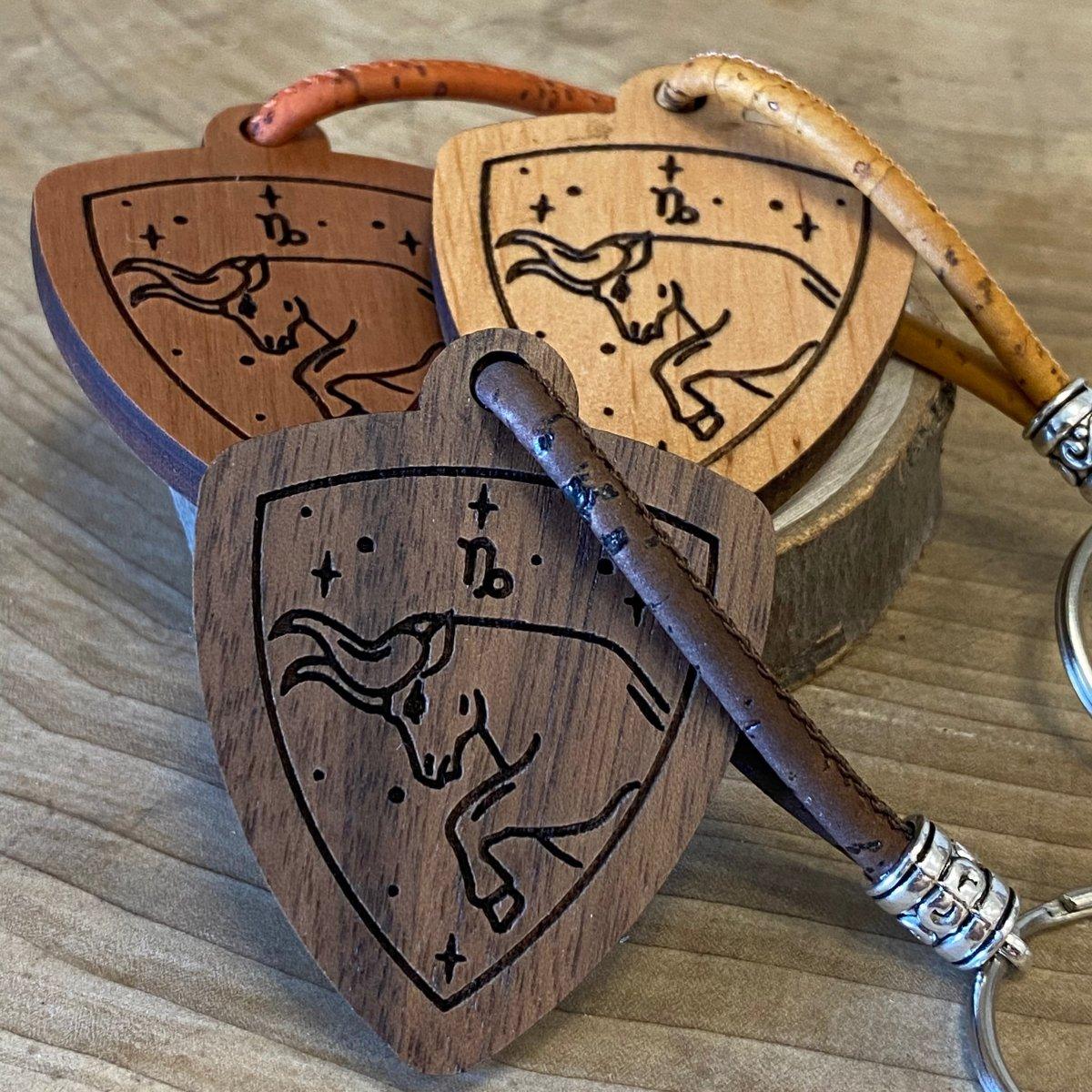 Handgefertigter Holz-Schlüsselanhänger - Steinbock - Sternzeichen - wood stud - Holzohrringe - Holzdeko und mehr