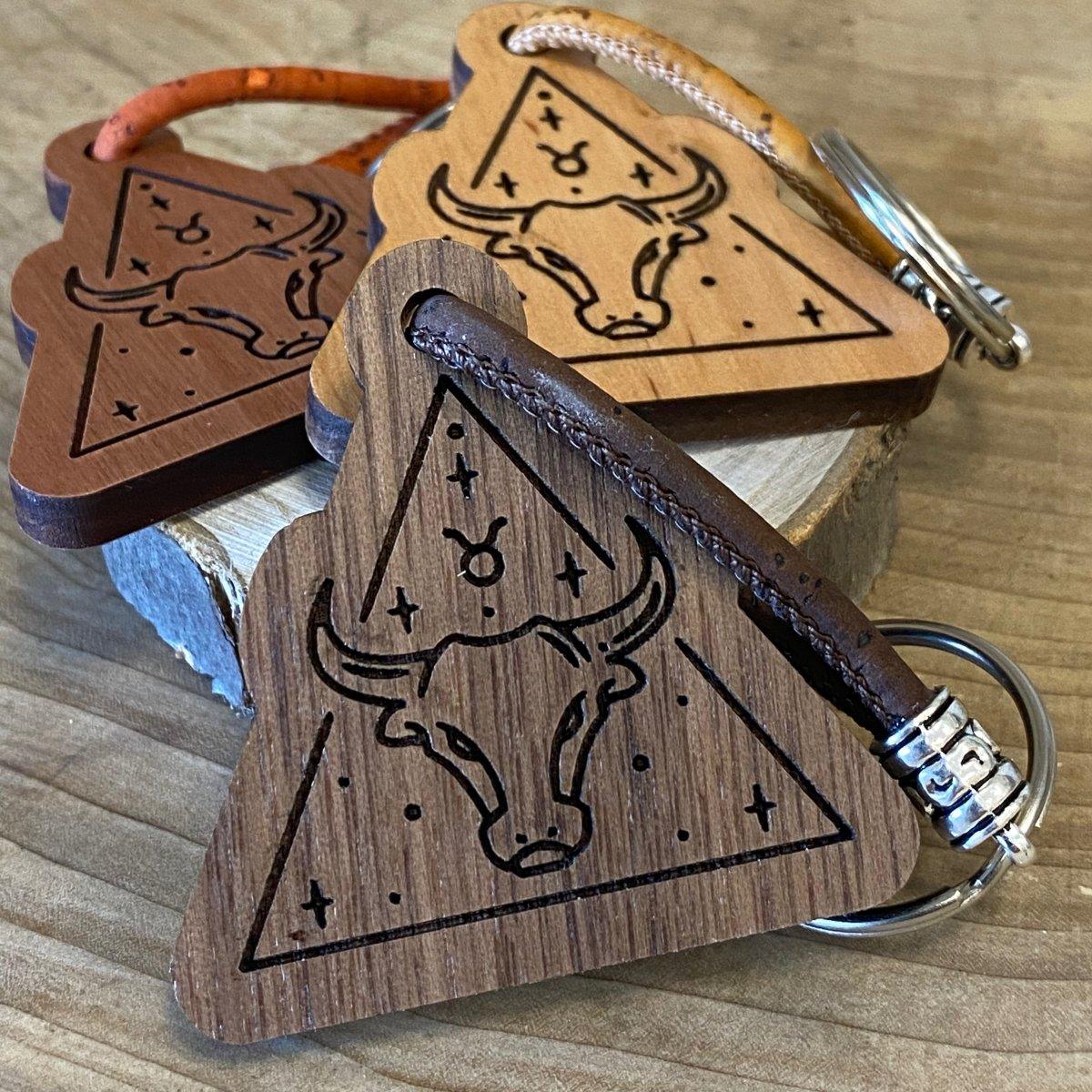 Handgefertigter Holz-Schlüsselanhänger - Stier - Sternzeichen - wood stud - Holzohrringe - Holzdeko und mehr