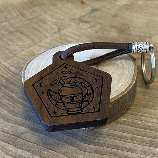 Handgefertigter Holz-Schlüsselanhänger - Wassermann-Sternzeichen - wood stud - Holzohrringe - Holzdeko und mehr