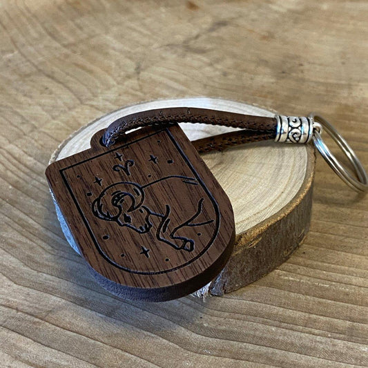 Handgefertigter Holz-Schlüsselanhänger - Widder - Sternzeichen - wood stud - Holzohrringe - Holzdeko und mehr