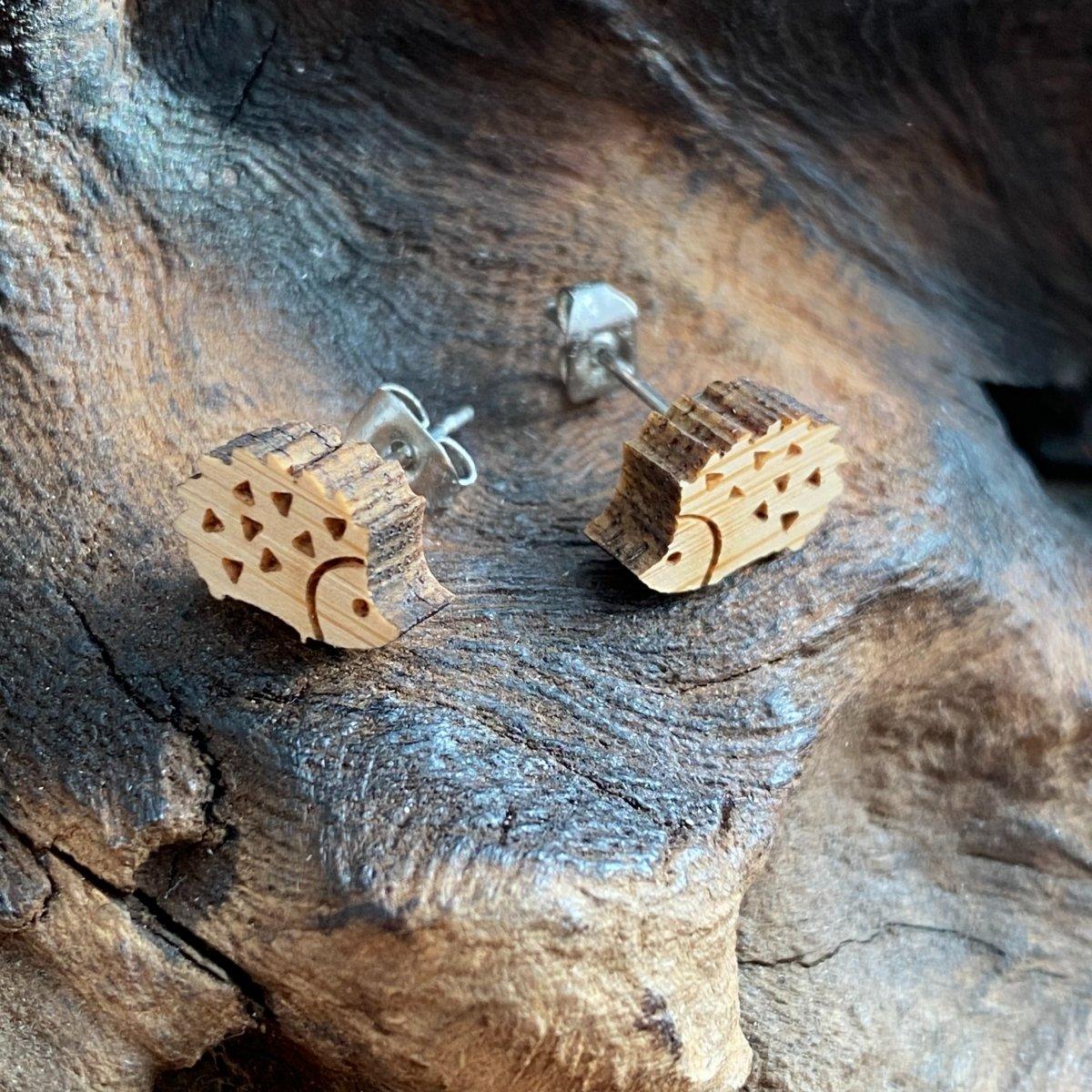Igel (Holz-Ohrstecker) - wood stud - Holzohrringe - Holzdeko und mehr