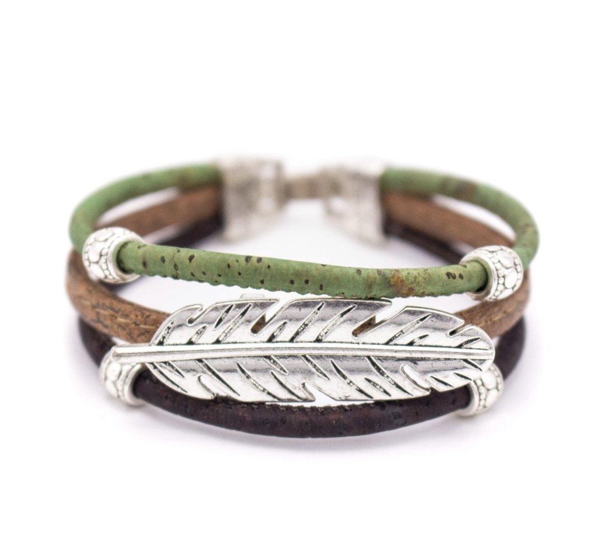 Kork Armband Feder – Ansicht in grüner Ausführung