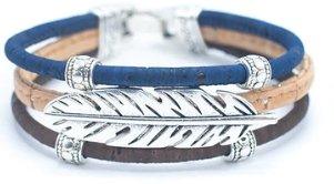 Kork Armband Feder – dunkelblaue Ausführung mit silberfarbenem Federmotiv