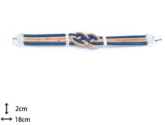 Ein 18 cm x 2 cm großes Armband von Wood Stud mit marineblauen und hellbraunen Kordeln, einem dekorativen Knoten in der Mitte und nickelfreien Silberverschlüssen aus Edelstahl - perfekt für Fans von nachhaltigen Korkarmbändern.