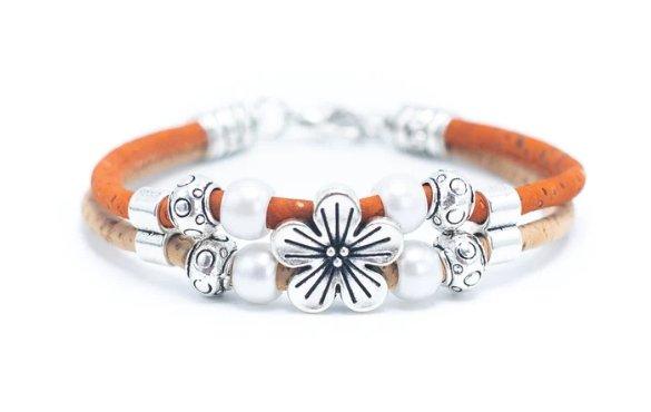 Kork Armband Kirschblüte: orangefarbene Ausführung.