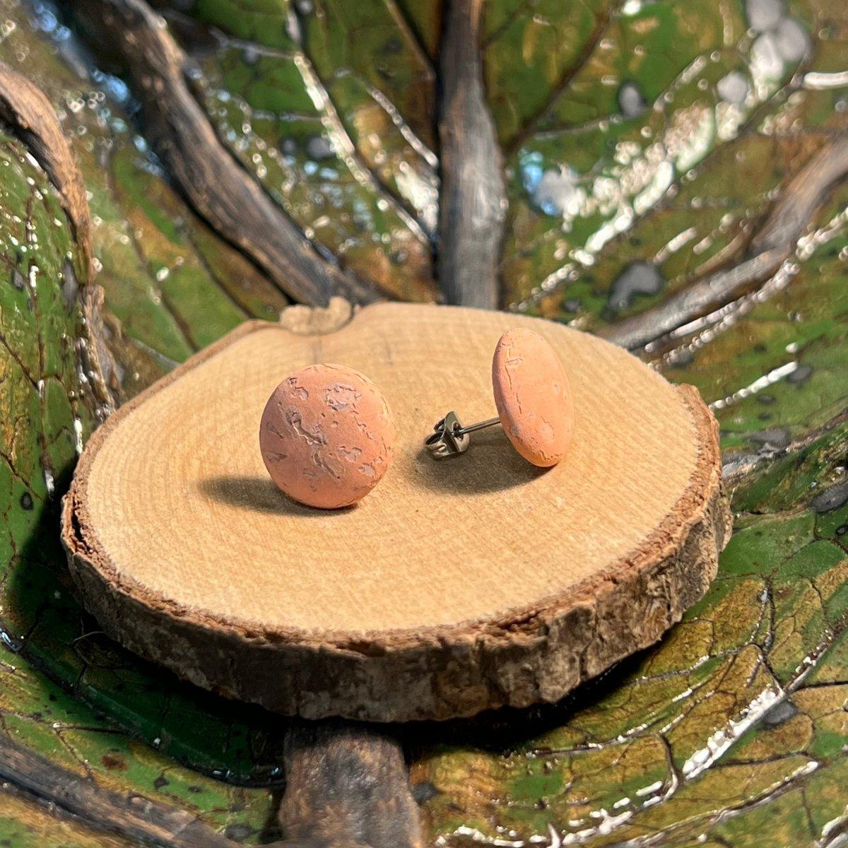 Korkohrstecker Lachsfarben - wood stud - Holzohrringe - Holzdeko und mehr