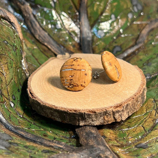 Korkohrstecker Natur mit Silberflecken - wood stud - Holzohrringe - Holzdeko und mehr