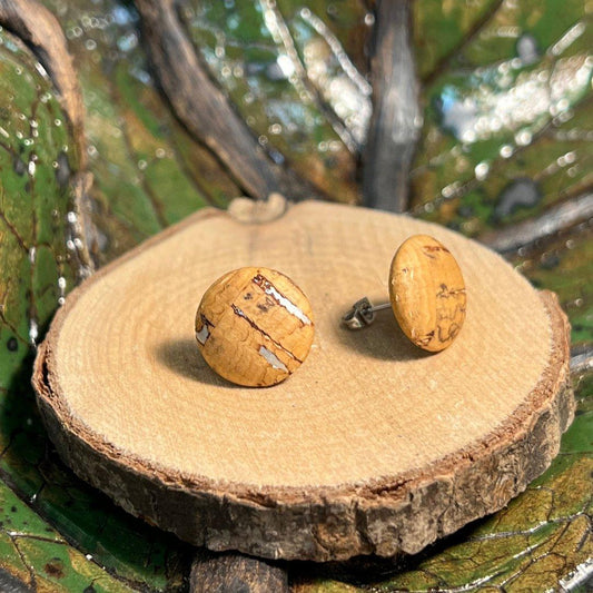 Korkohrstecker Natur mit Silberflecken - wood stud - Holzohrringe - Holzdeko und mehr