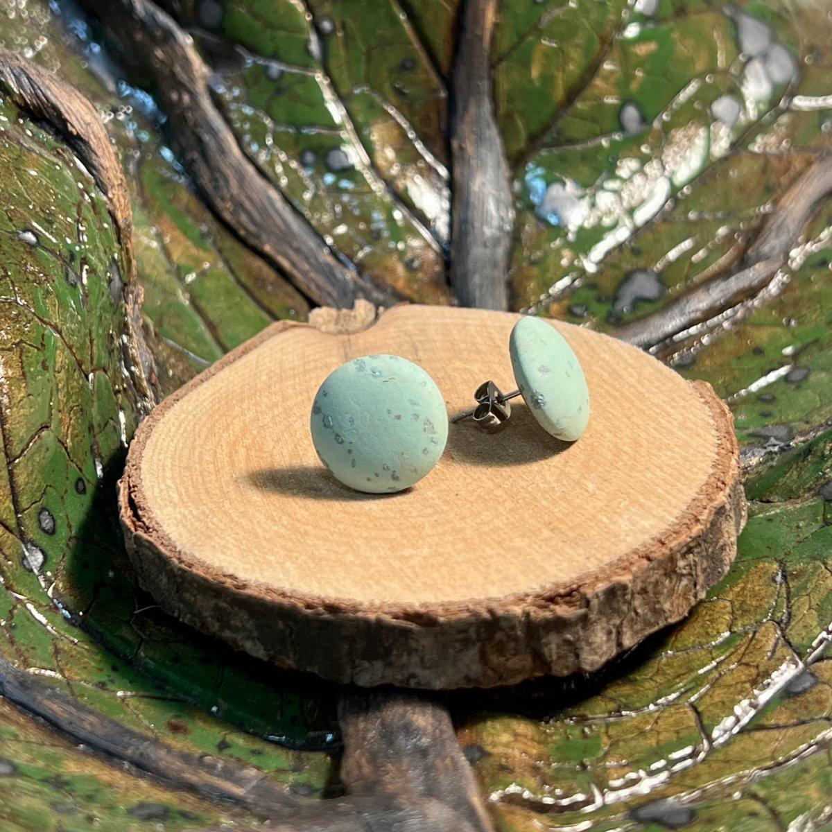 Korkohrstecker Pastell-Grün - wood stud - Holzohrringe - Holzdeko und mehr