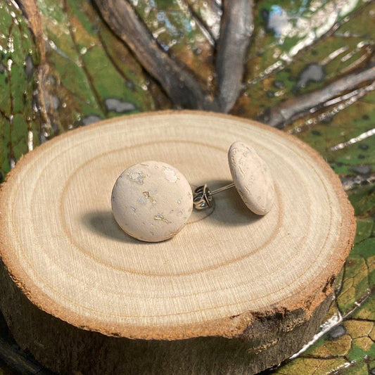 Korkohrstecker Pastell-Weiß - wood stud - Holzohrringe - Holzdeko und mehr