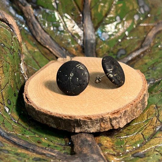 Korkohrstecker Schwarz mit goldenen Akzenten - wood stud - Holzohrringe - Holzdeko und mehr
