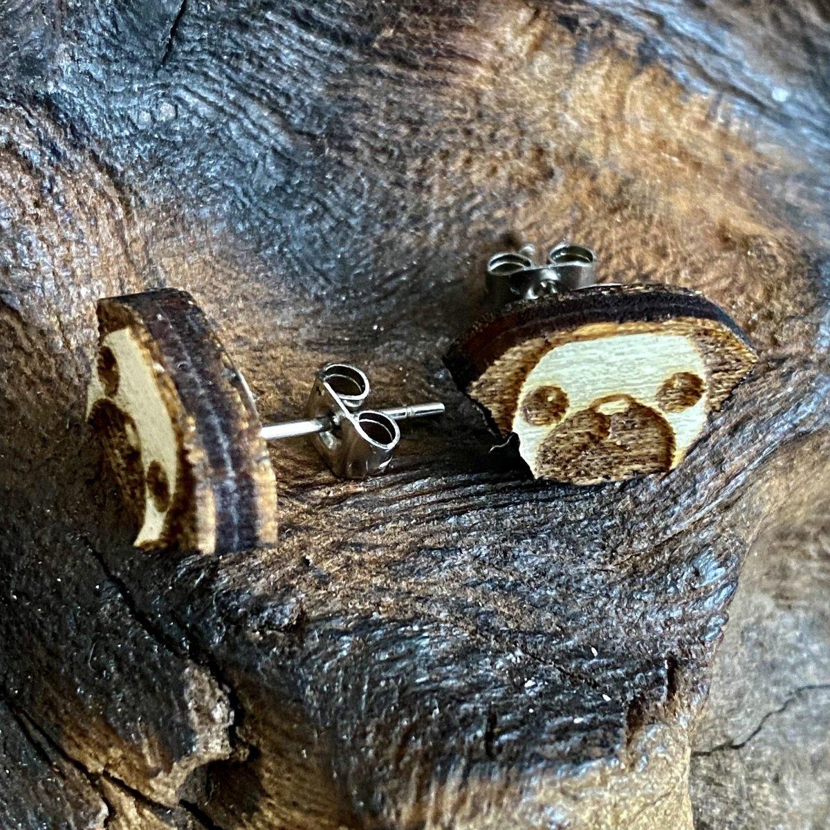 Mops (Holzohrstecker) - wood stud - Holzohrringe - Holzdeko und mehr