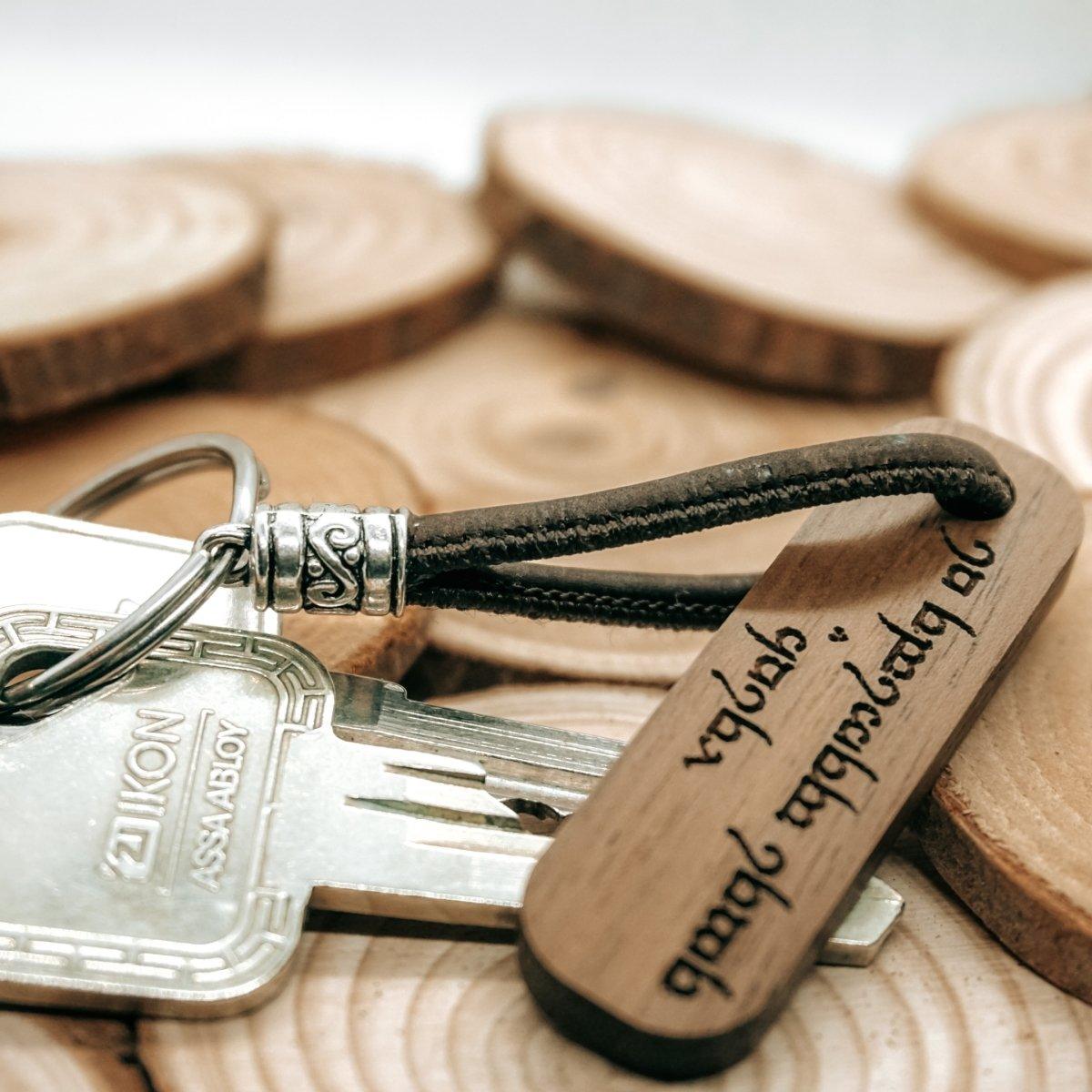 Schlüsselanhänger elbisch - Elbensprache - wood stud - Holzohrringe - Holzschmuck und mehr