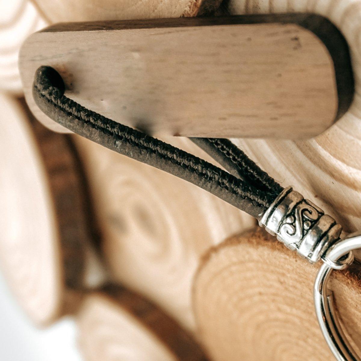 Schlüsselanhänger elbisch - Elbensprache - wood stud - Holzohrringe - Holzdeko und mehr