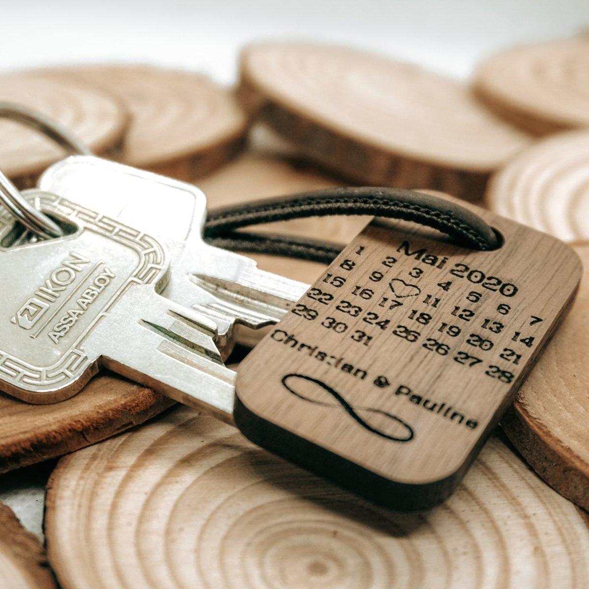 Schlüsselanhänger Kalender - Jahrestag - Valentinstag - wood stud - Holzohrringe - Holzdeko und mehr