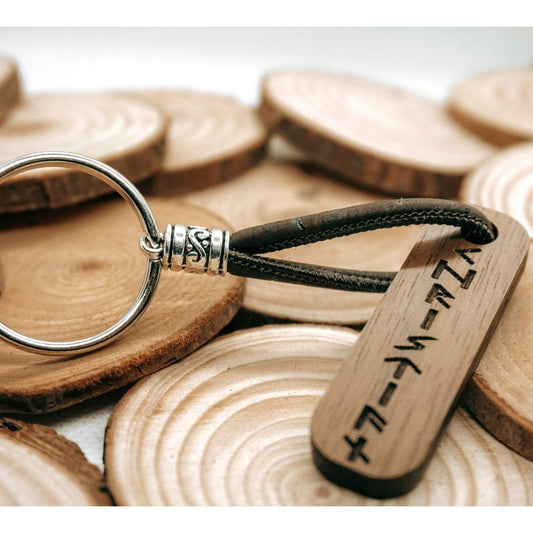 Schlüsselanhänger Runen - wood stud - Holzohrringe - Holzdeko und mehr