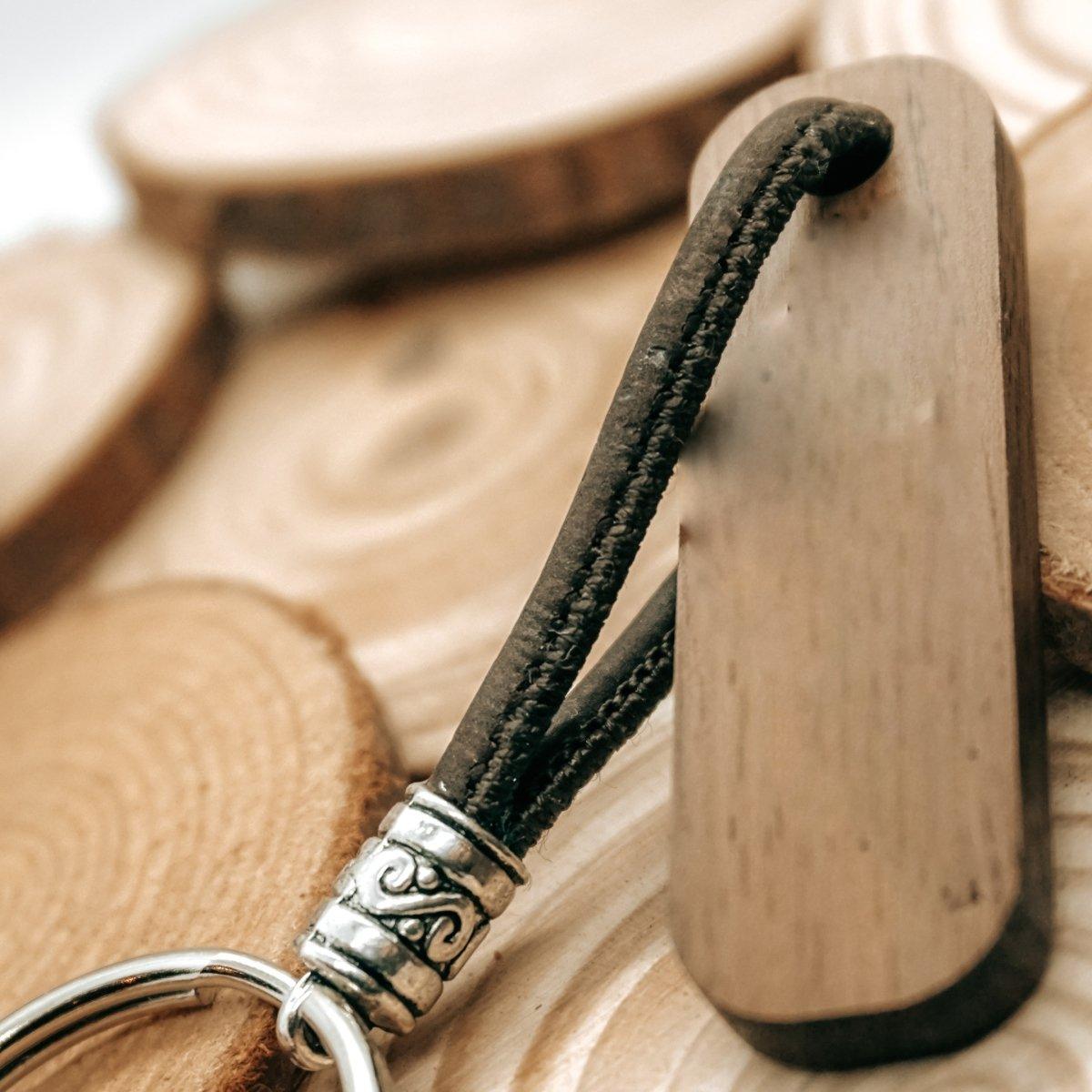 Schlüsselanhänger Runen - wood stud - Holzohrringe - Holzdeko und mehr