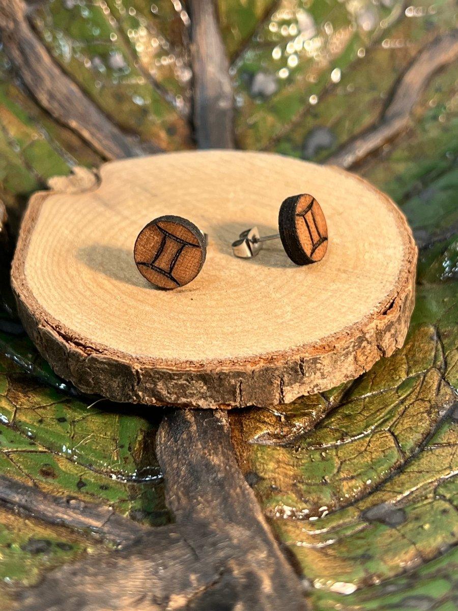 Sternzeichen - Holzohrstecker - Nussholz - wood stud - Holzohrringe - Holzdeko und mehr