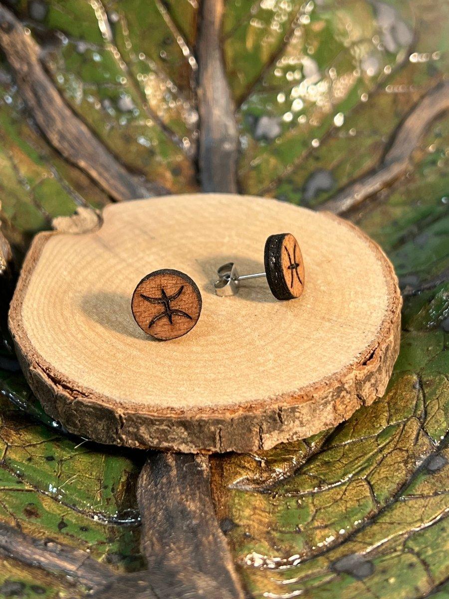 Sternzeichen - Holzohrstecker - Nussholz - wood stud - Holzohrringe - Holzdeko und mehr