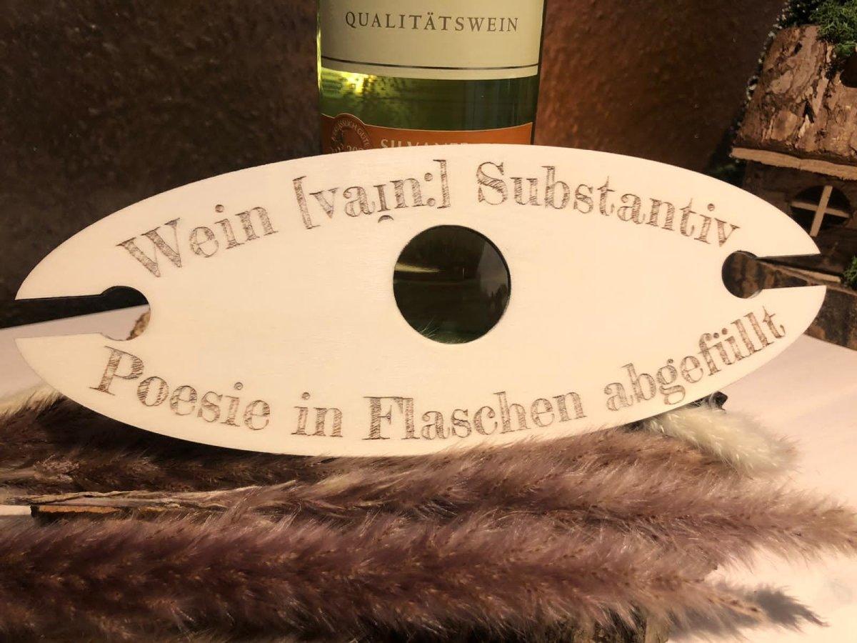 Wein-Butler: Nahaufnahme eines gravierten Beispielschriftzugs.