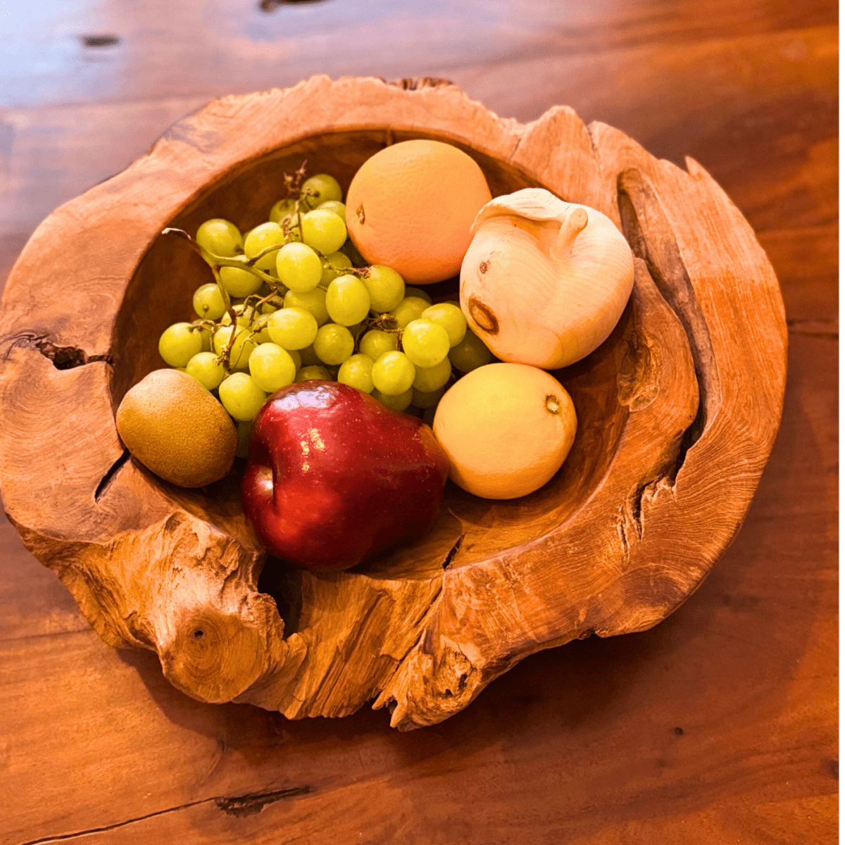 Apfel - Holzapfel aus Zirbenholz - wood stud - Holzohrringe - Holzschmuck und mehr