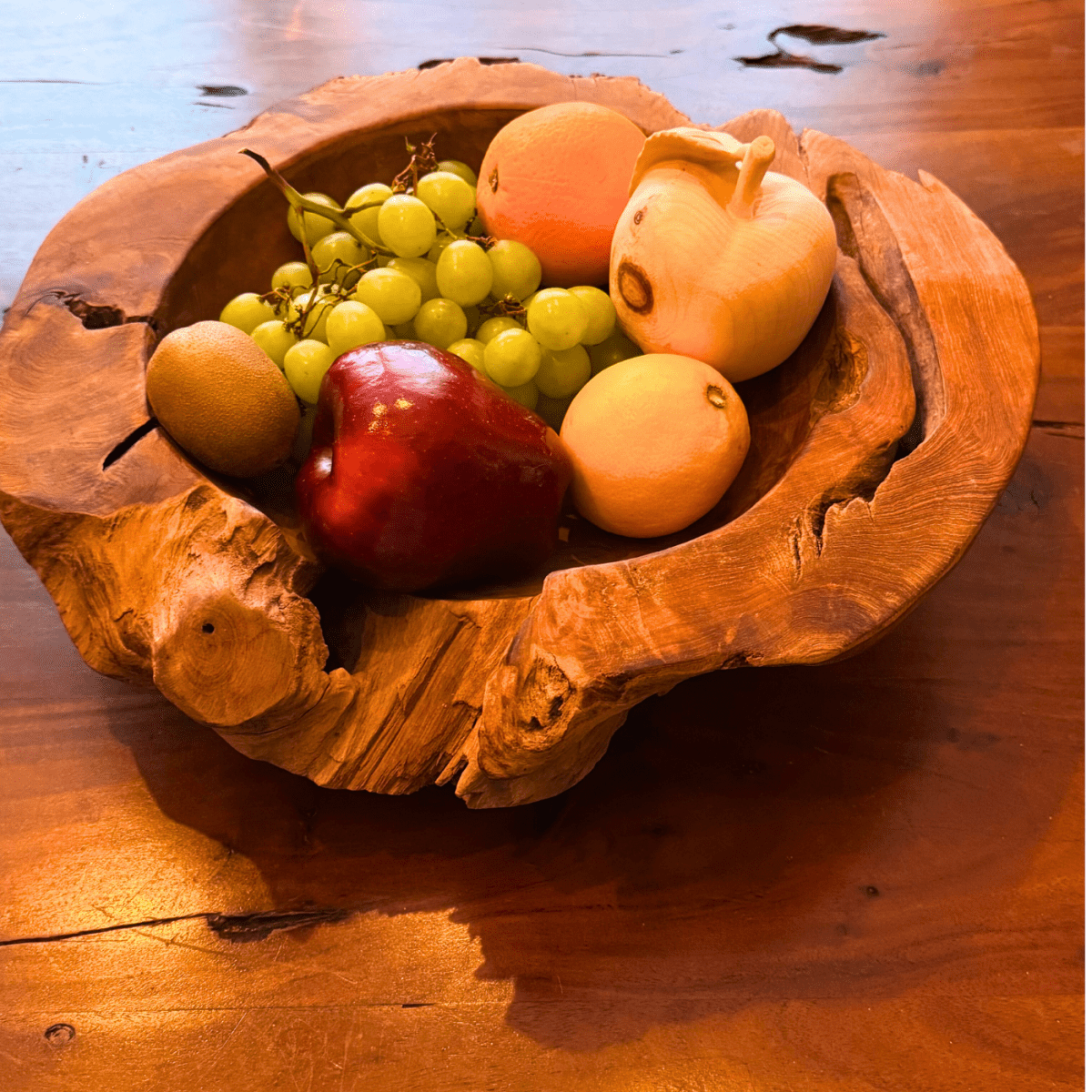 Apfel - Holzapfel aus Zirbenholz - wood stud - Holzohrringe - Holzschmuck und mehr