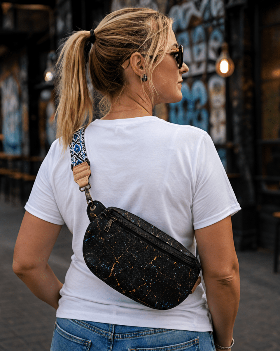 Gürteltasche aus Kork – Schwarz - Bunt - wood stud - Holzohrringe - Holzschmuck und mehr