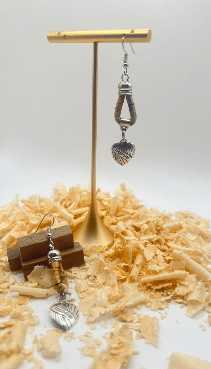 Kork Hängeohrringe amora - wood stud - Holzohrringe - Holzschmuck und mehr