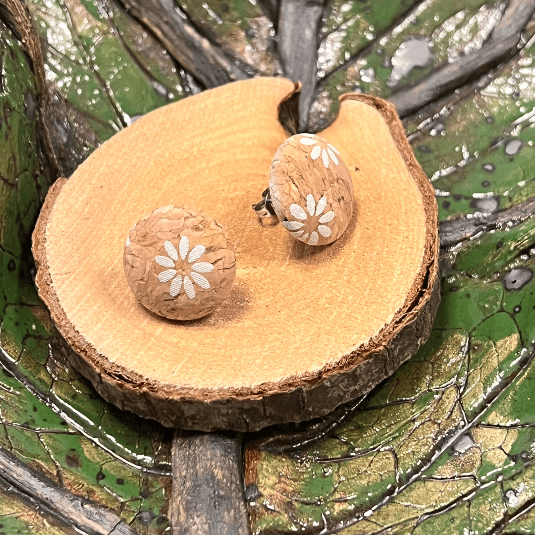 Korkohrstecker Blümchen - wood stud - Holzohrringe - Holzschmuck und mehr