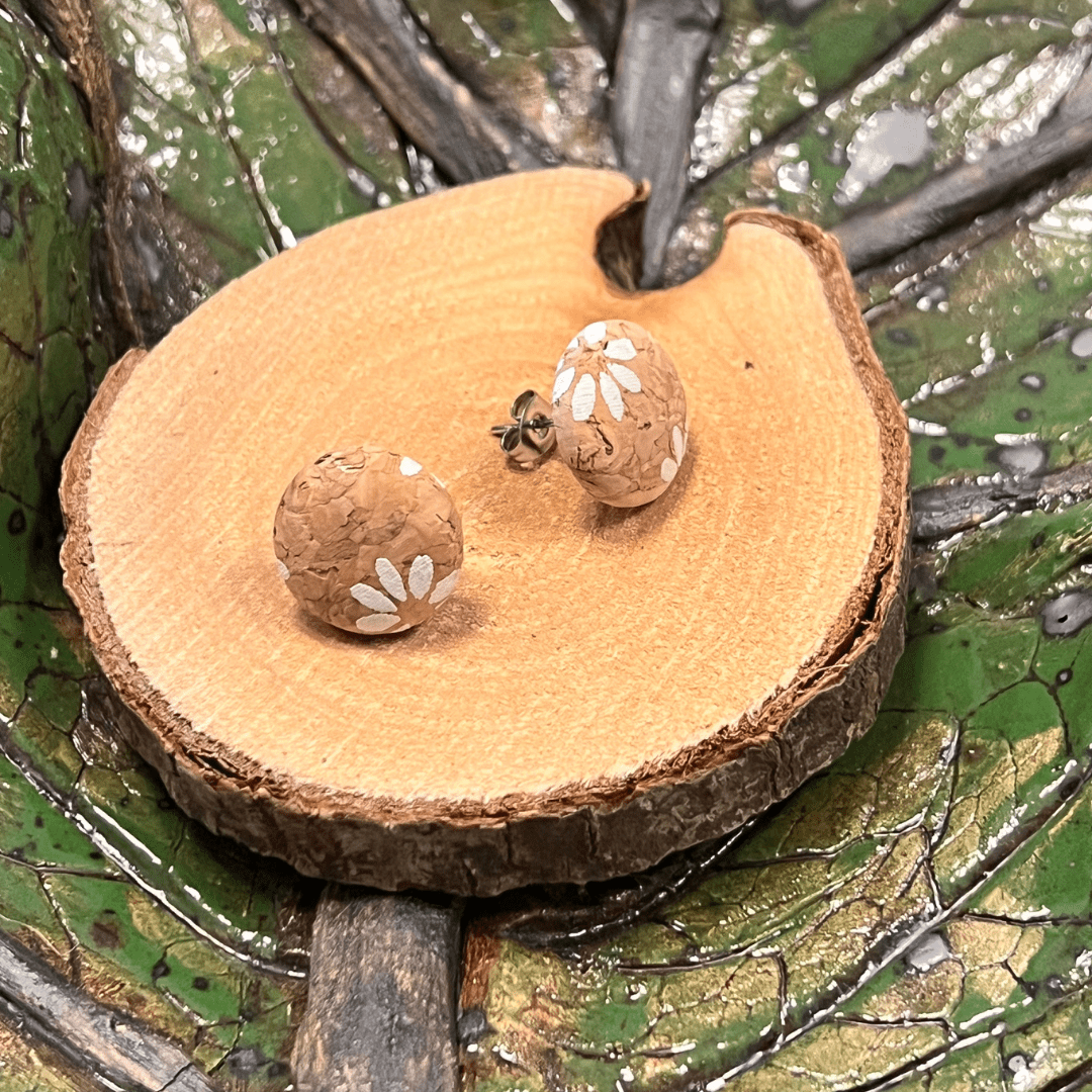 Korkohrstecker Blümchen - wood stud - Holzohrringe - Holzschmuck und mehr