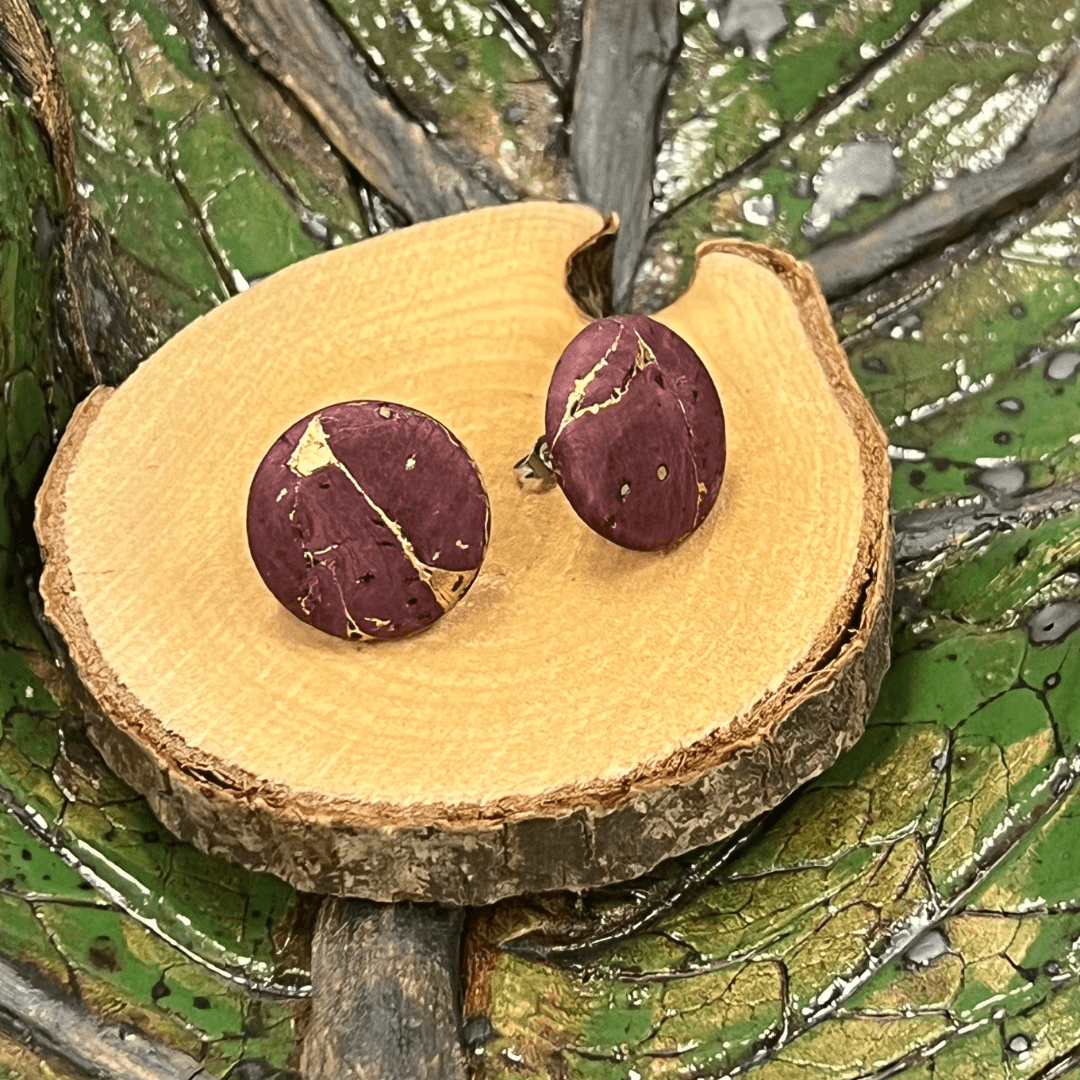 Korkohrstecker Burgund - Gold - wood stud - Holzohrringe - Holzschmuck und mehr