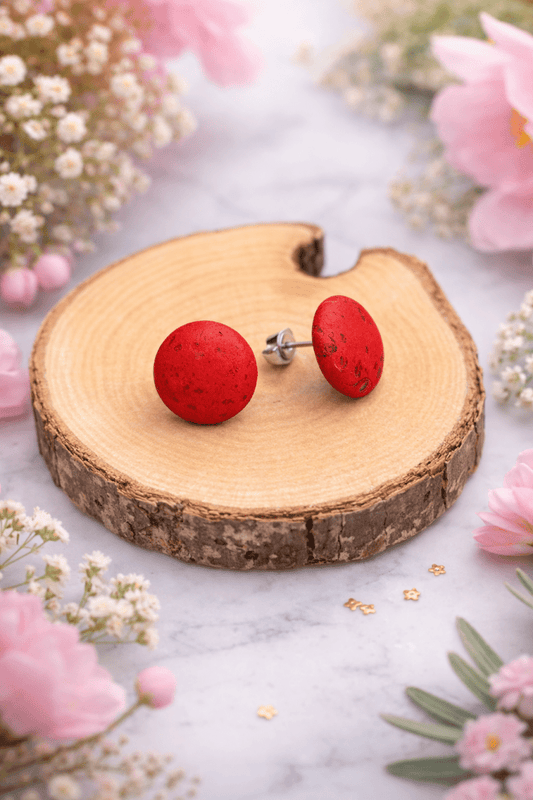 Korkohrstecker Erdbeer - Rot - wood stud - Holzohrringe - Holzschmuck und mehr