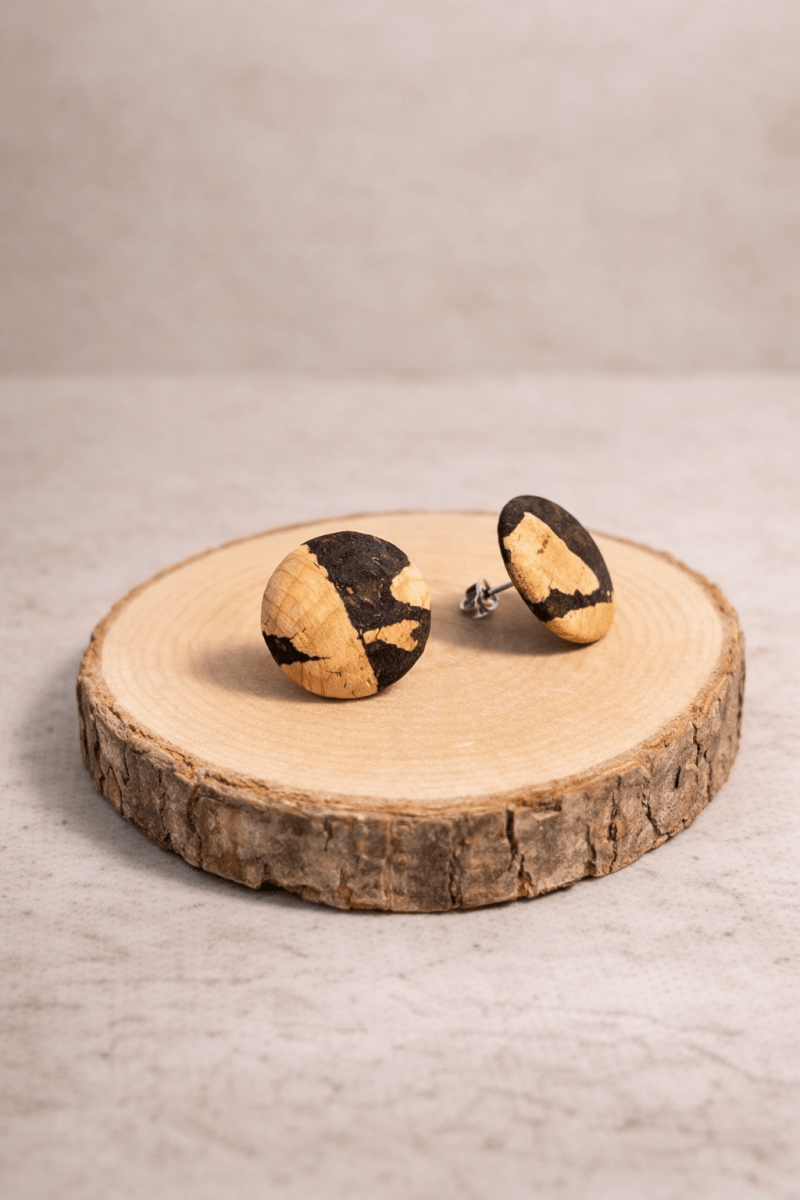 Korkohrstecker gesprenkeltes Schwarzbraun - wood stud - Holzohrringe - Holzschmuck und mehr