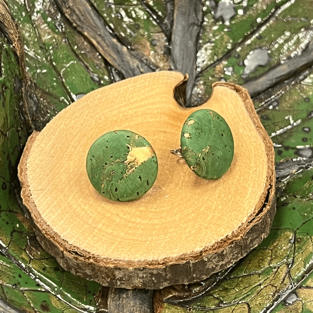 Korkohrstecker Grün - Gold - wood stud - Holzohrringe - Holzschmuck und mehr