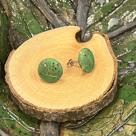 Korkohrstecker Grün - Gold - wood stud - Holzohrringe - Holzschmuck und mehr