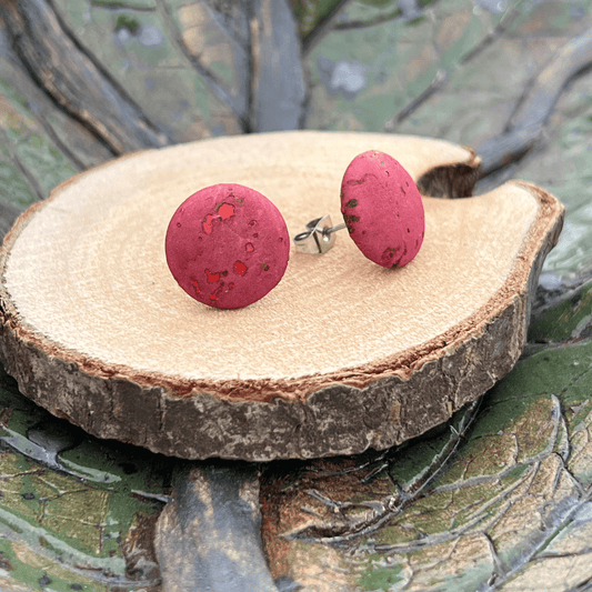 Korkohrstecker Himbeer - Rot - wood stud - Holzohrringe - Holzschmuck und mehr