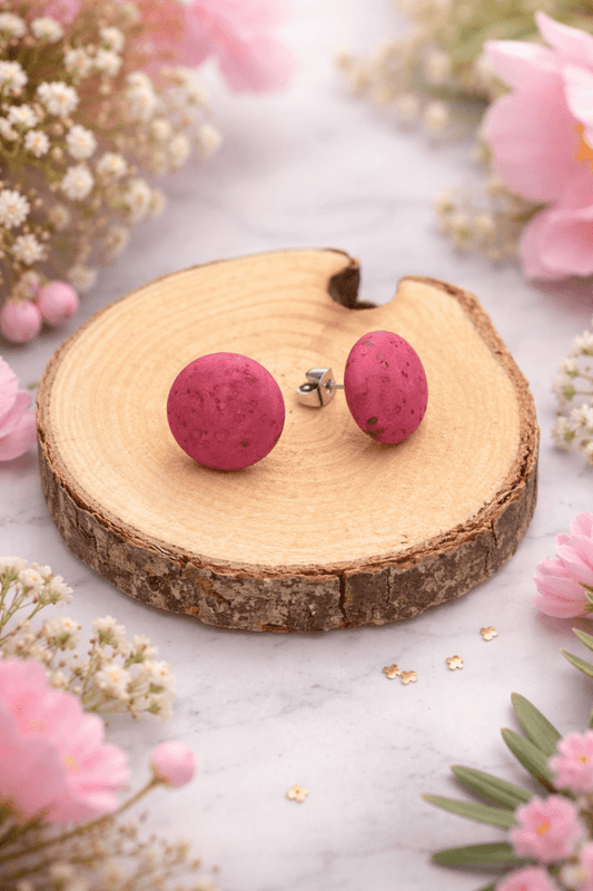 Korkohrstecker Himbeer - Rot - wood stud - Holzohrringe - Holzschmuck und mehr