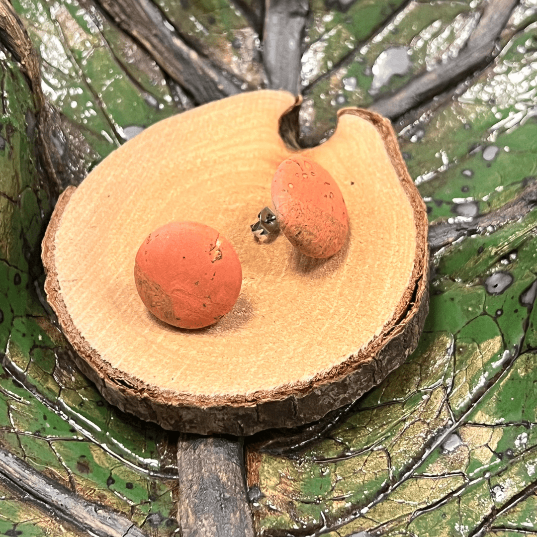 Korkohrstecker Koralle - wood stud - Holzohrringe - Holzschmuck und mehr